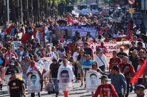 Marchan en la CDMX a 44 meses de la desaparición de 43 estudiantes