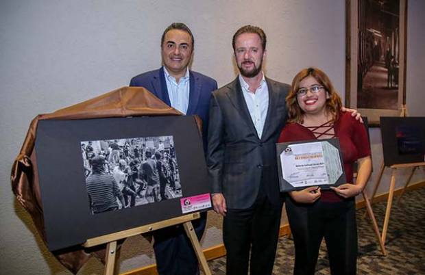 Premian a los ganadores de concurso de fotografía sobre los valores de la rendición de cuentas