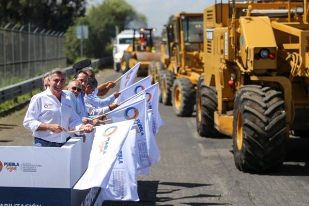 Tony Gali inicia modernización de accesos al aeropuerto Hermanos Serdán