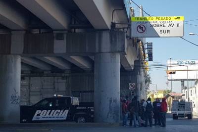 Hombre buscó suicidarse arrojándose del puente del Periférico y 11 Sur