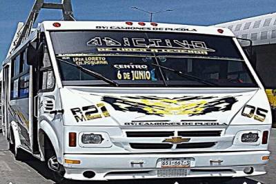 Cayeron dos asaltantes de transporte público en la colonia Santa María