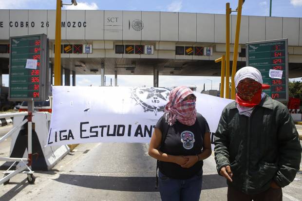 Estudiantes tomaron la caseta de cobro de Amozoc este sábado