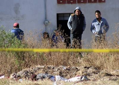 FOTOS: Matan a hombre a pedradas en lote baldío de Santa María Tonanzintla