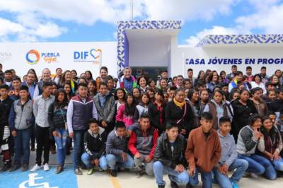 Dinorah López de Gali y Tony Gali inauguran Casa Jóvenes en Progreso en la Sierra Negra