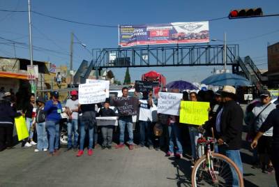 Vecinos de Amozoc bloquean seis horas la Puebla-Tehuacán en demanda de agua