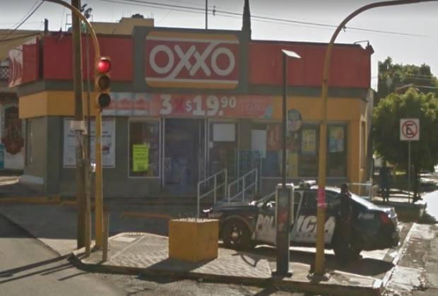 Apuñalan a joven a las puertas de Oxxo en la colonia El Refugio