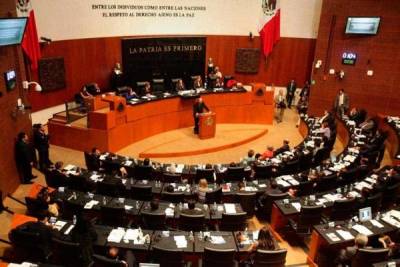 Bajar dieta de senadores de 300 mil a 90 mil pesos al mes, propone Morena