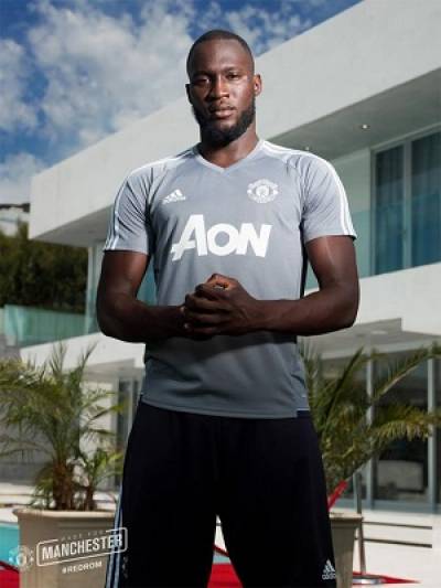 Romelu Lukaku es nuevo delantero del Manchester United