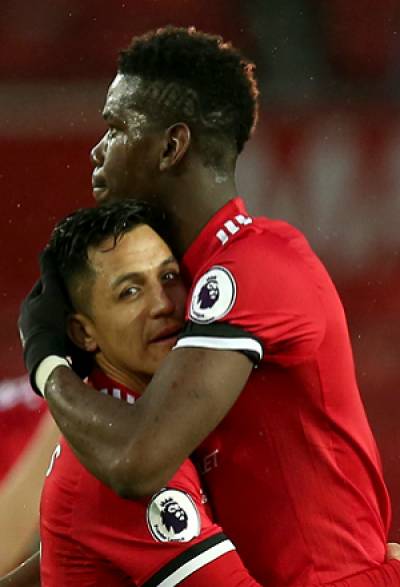 Alexis Sánchez y Pogba ponen ambiente tenso en el Manchester United