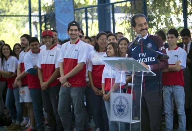 Alfonso Esparza entrega cancha de usos múltiples en la Facultad de Ingeniería de la BUAP