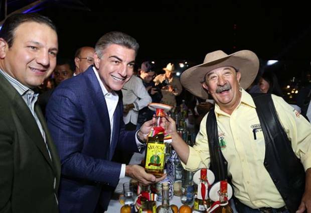 Tony Gali presenta la campaña &quot;Mezcal de Puebla&quot;