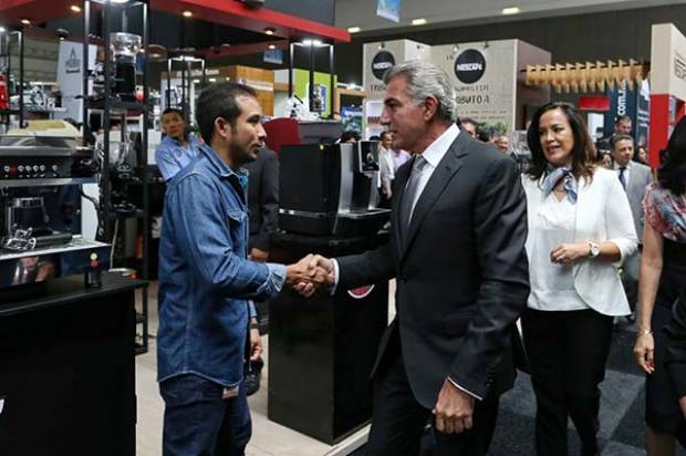 Tony Gali pacta comercialización de más 72 mil toneladas de café poblano