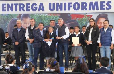 Tony Gali entrega  obras y apoyos en Tochtepec