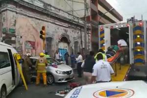 Ocho lesionados dejó colisión entre Ruta 12A y vehículo en el centro de Puebla