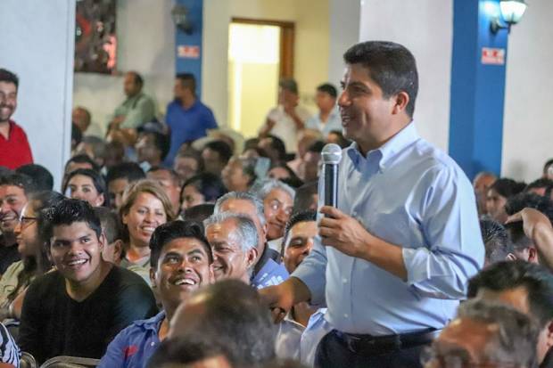 Eduardo Rivera presenta propuestas a transportistas