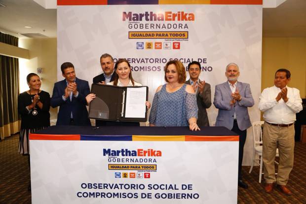 Martha Erika Alonso firma 20 compromisos de campaña