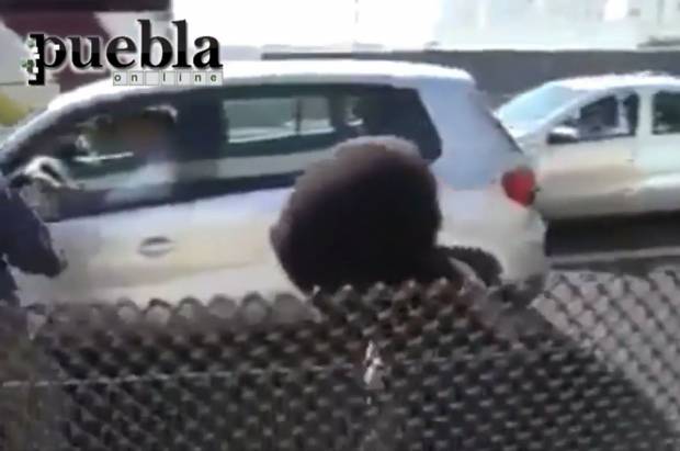 VIDEO: Maleantes exigen dinero a conductores en autopista México-Puebla