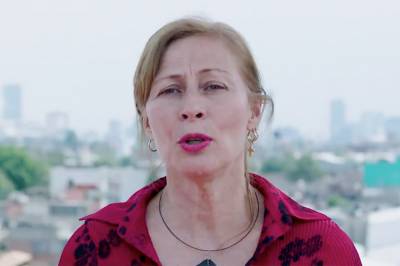 Tatiana Clouthier presenta guía para defender a AMLO