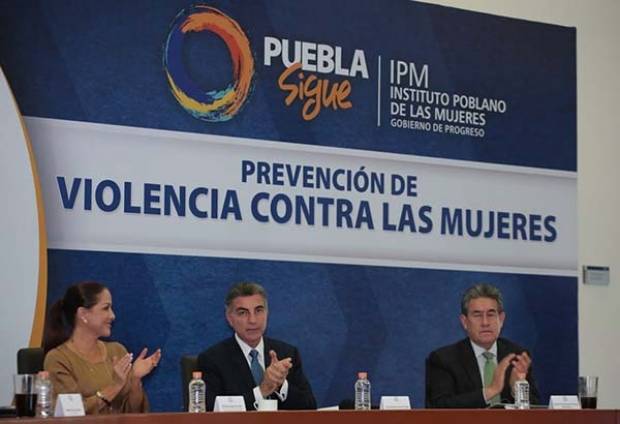 Ejecutivo de Puebla envía iniciativas contra violencia hacia mujeres