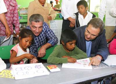 Esteban Moctezuma y Tony Gali presentan el Centro integral del Conafe