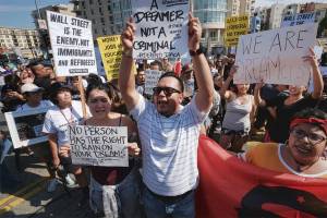 Trump podría deportar a 800 mil jóvenes indocumentados al cancelar DACA