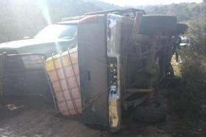 Vuelca camioneta huachicolera tras persecución en Tlalancaleca