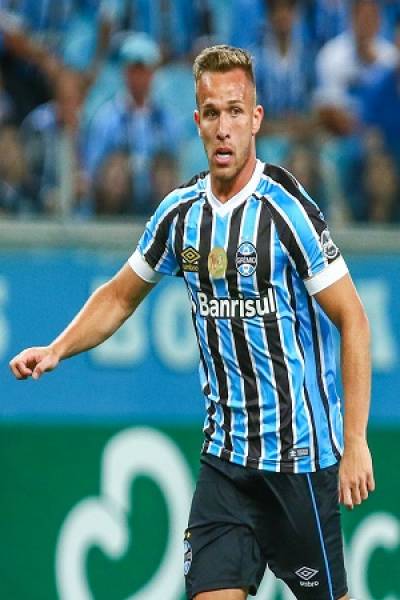 Arthur, de Gremio, nuevo fichaje del Barcelona; le llaman el &quot;nuevo Xavi&quot;