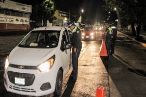 Remiten 21 vehículos al corralón durante alcoholímetro en Puebla