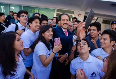 Rector de la BUAP entrega obras en preparatorias