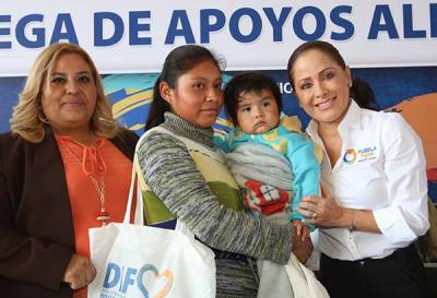 Dinorah López de Gali inicia entrega de despensas a grupos vulnerables de Puebla