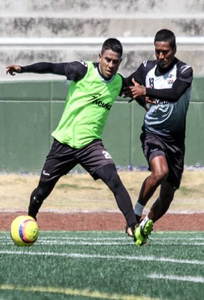 Lobos BUAP practicó en cancha sintética de cara a duelo contra Xolos