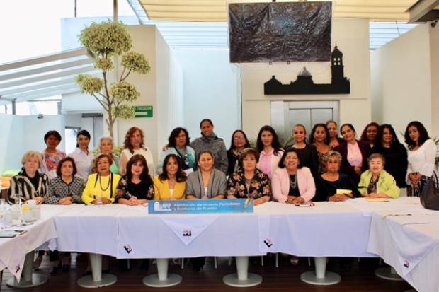 Nadia Navarro se reúne con Asociación de Mujeres Periodistas y Escritoras de Puebla