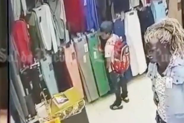 VIDEO: Niño de 9 años roba un celular en comercio de Puebla