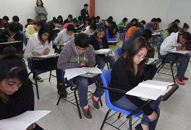 Recorte presupuestal deja sin posgrado a miles de estudiantes de Puebla