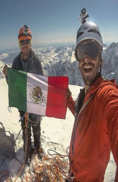 Mueren montañistas mexicanos durante descenso en Perú