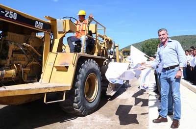 Tony Gali entrega rehabilitación de la carretera Ixcaquixtla-Coyotepec