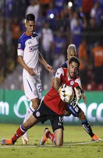 Cruz Azul derrotó 2-0 a Querétaro en el inicio de la liguilla