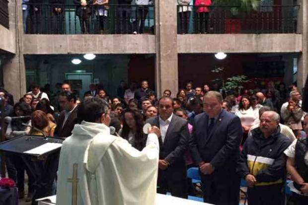 Cuauhtémoc Blanco criticado por misa celebrada en sede de gobierno