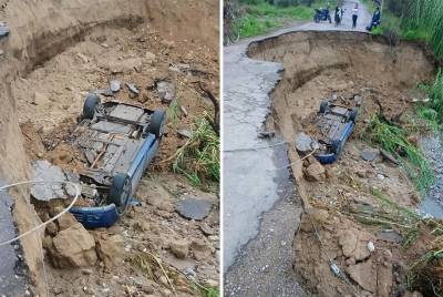 Cae vehículo en derrumbe de la carretera a San Antonio Cañada, Puebla