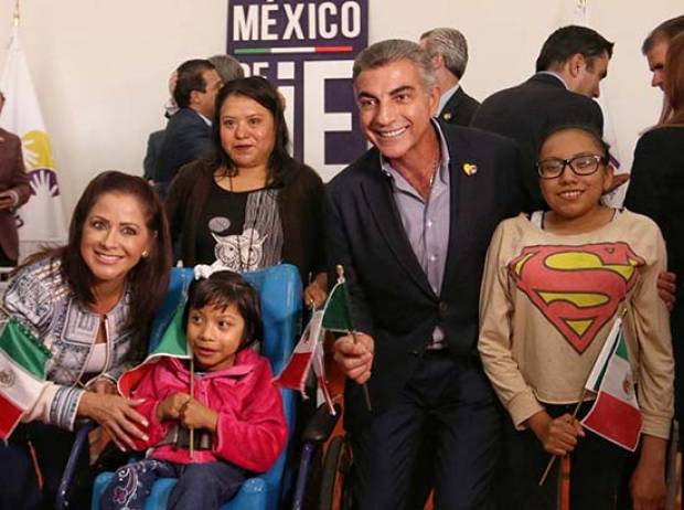 Dinorah y Tony Gali se suman a la campaña &quot;México de Pie&quot; en apoyo al Teletón