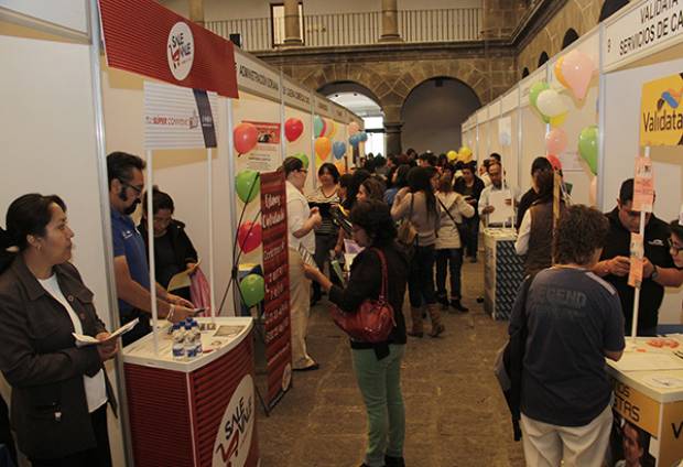 Mil 500 vacantes se ofertaron en la Feria Municipal del Empleo para la Mujer