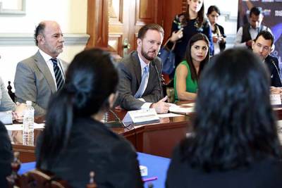 Luis Banck escuchó las propuestas de jóvenes que participaron en el Cabildo Juvenil