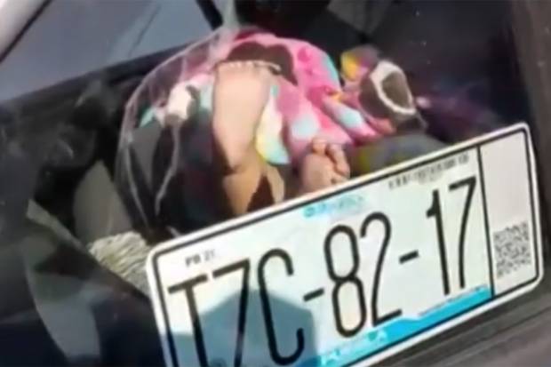 VIDEO: #LadyMadreDelAño deja a su bebé en el carro mientras desayuna con amigas en Cholula