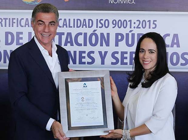 Tony Gali recibe certificado de calidad por procesos de licitación pública