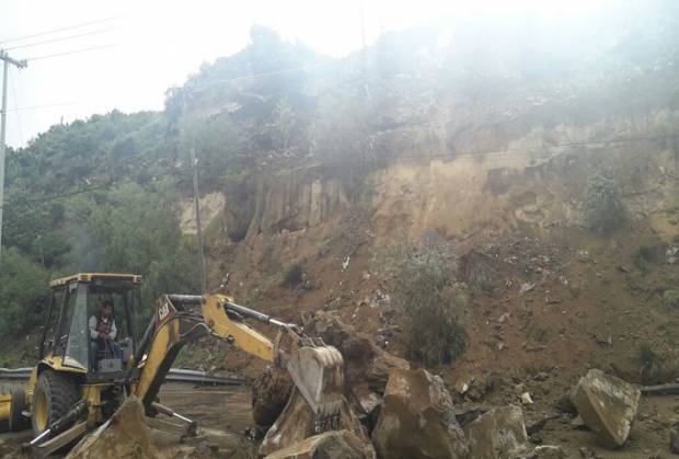 Derrumbe bloqueó la carretera Guadalupe Victoria-Tlachichuca