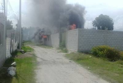 Incendio de vivienda alertó a vecinos de Los Reyes de Juárez