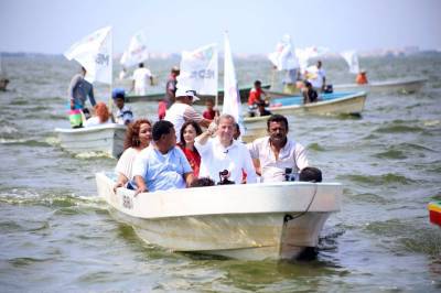 Meade presenta otro programa contra la pobreza