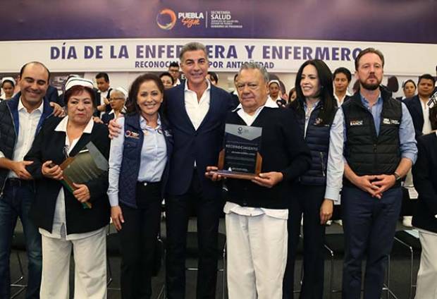 Tony Gali reconoce labor de las enfermeras y enfermeros de Puebla