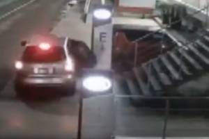 VIDEO: Dejan sin llantas a vehículo en Angelópolis en cinco minutos
