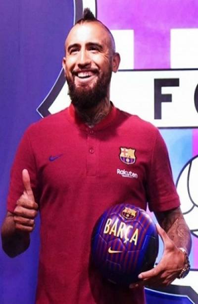 Arturo Vidal fue presentado con el Barcelona